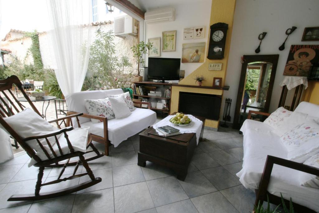 Meliti Guesthouse Akrata Luaran gambar