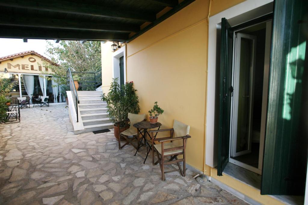 Meliti Guesthouse Akrata Luaran gambar